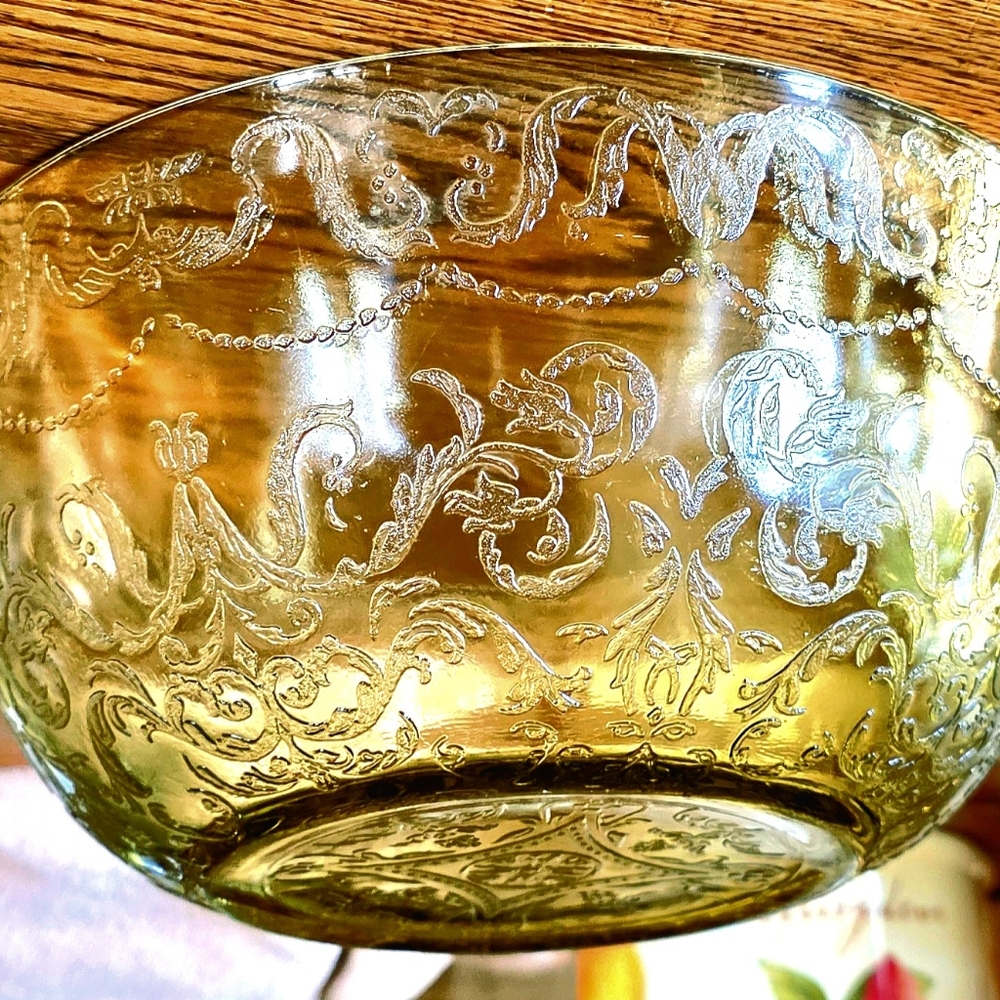 Beautiful Large Depression Federal Glass Bowl Madrid Pattern Deep Yellow